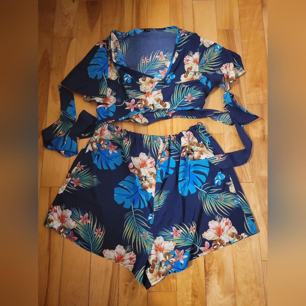 SHEIN Maternity Tropical Print Tie Back Top & Shorts size L